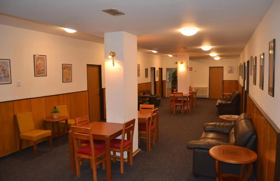 Hotel Bohemians-1