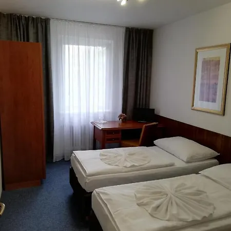 Hotel Bohemians-3